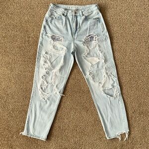 American Eagle Destroyed Light Wash Denim High Rise Mom Jeans sz 8 R 27L